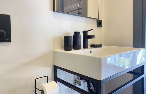 Cihangir Apartamento | Cozy Flat w French Balcony 5 min to Istiklal Ave