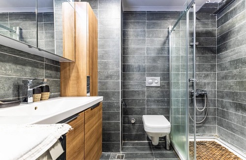 Uskudar Apartamento | Classic Flat w Balcony 7 min to Capitol Mall