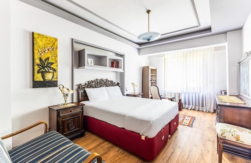 Uskudar Apartamento | Classic Flat w Balcony 7 min to Capitol Mall