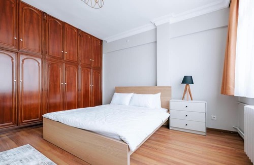 Moda Apartamento | Flat w Balcony 3 min to Moda, 7 min to Bull Statue