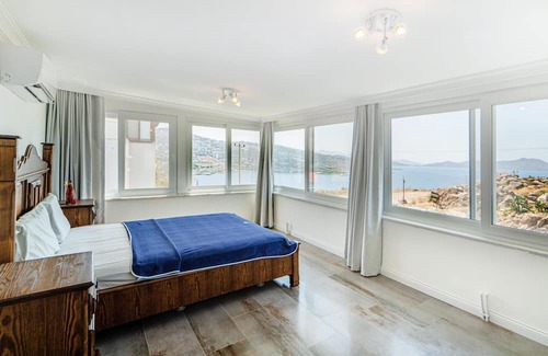 Yalikavak Villa | Villa w Pool Garden Patio 1 min to Beach in Bodrum