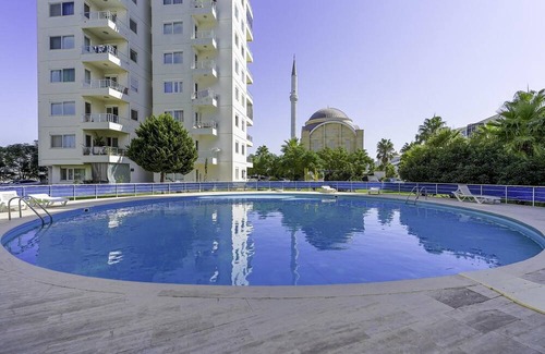 Lara Apartamento | Flat w Pool, Garden, 3 min to Beach in Antalya