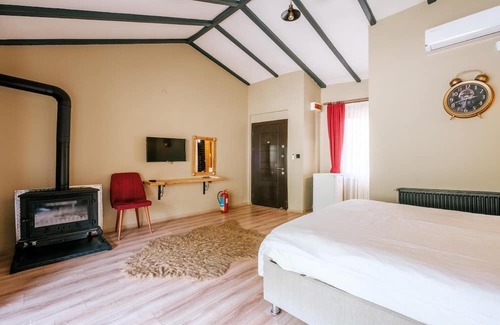 Altinova Casa | Tranquil Studio w Pool and Garden in Nature