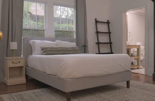 Freetown - Port Rico Casa | Stroll to Live Music and Dining Scene