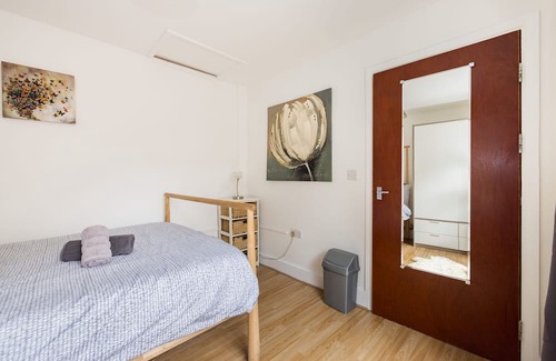 Grove Green Apartamento | Cosy 1BD Flat London Zone3 w/ Parking, Perfect for Couples, Baby & Pet Friendly!
