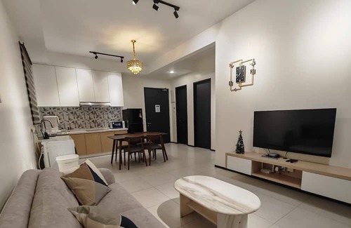 George Town Apartamento | [Early Bird Deal 2024] Modern Design Cozy Suite 2 bedrooms 6pax