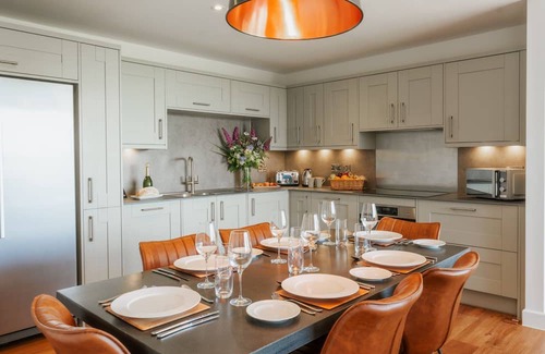 Chittlehamholt Cabina | The Mole Resort sleeps 4 guests in 2 bedrooms