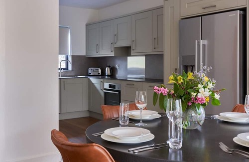 Chittlehamholt Cabina | The Mole Resort sleeps 4 guests in 2 bedrooms