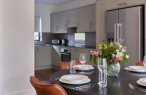 Chittlehamholt Cabina | The Mole Resort sleeps 4 guests in 2 bedrooms
