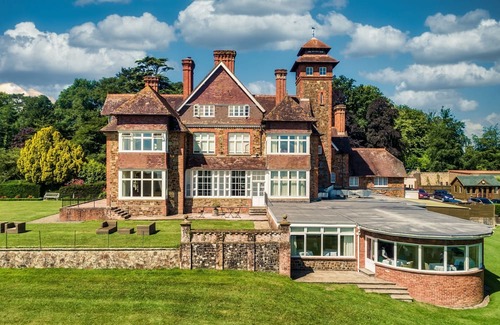 Chittlehamholt Cabina | The Mole Resort sleeps 4 guests in 2 bedrooms