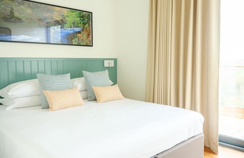 Chittlehamholt Cabina | Luxurious 2 bedroom lodges with stunning meadow views.