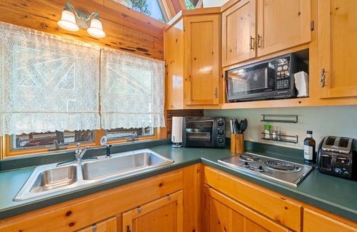 Sloat Cabina | The River Cabins @ The Lost Sierra Ranch w/ Fishing Ponds & 1 Mile of Riverfront