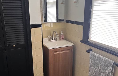 Holly Hill Cabaña | Downtown cozy beach house.