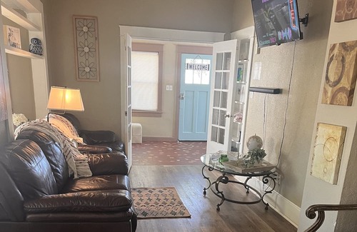Holly Hill Cabaña | Downtown cozy beach house.