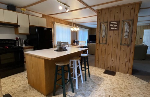 Denare Beach Cabaña | Cozy Private lake front cabin with sand beach!
