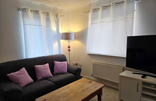 Chettisham Casa | Pets Welcome - Military TLA