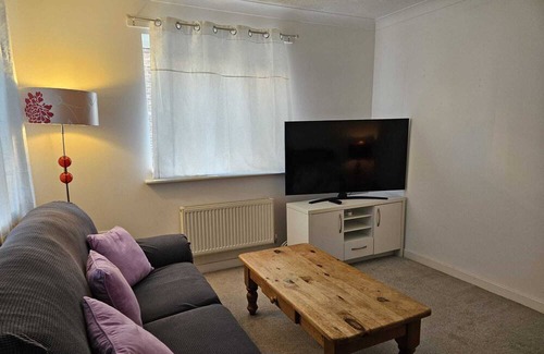 Chettisham Casa | Pets Welcome - Military TLA