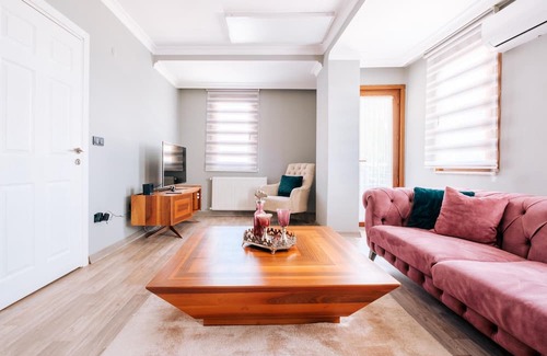Sakarya Province Apartamento | Huge Duplex Flat w Terrace Near Bilgi University