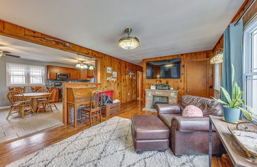 Lecompton Casa | Lecompton Vacation Rental ~ 10 Mi to Clinton Lake!