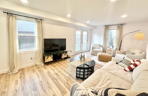 Lake Fenton Casa | Lake Fenton Cape Cod w/ Views of Lake Fenton!