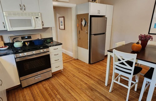 West End Condominio | Charming Condo in the Heart of it All!