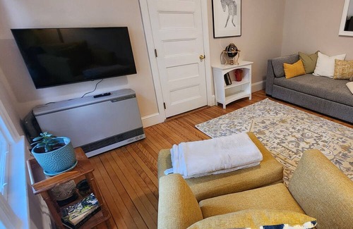 West End Condominio | Charming Condo in the Heart of it All!