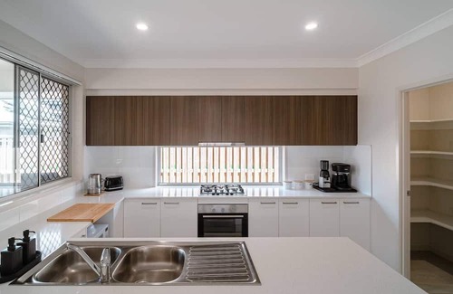 Coomera Casa | Cosy Home - House up to 8 Guests