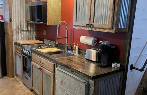 Elkins Cabina | Grain bin turned into tiny home. Bin there, Done that!