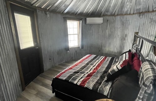 Elkins Cabina | Grain bin turned into tiny home. Bin there, Done that!