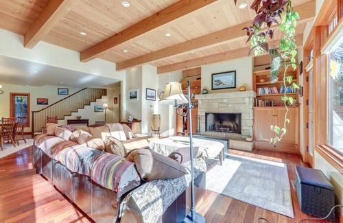 Las Positas Casa | Sunny Santa Barbara Getaway - Bike to the Beach!