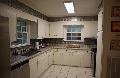 Calhoun Casa | Hillside Cottage