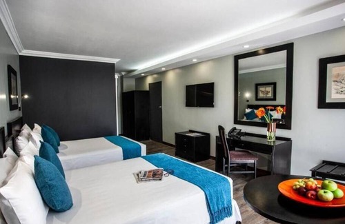 Maseru Casa | A Haven of Comfort & Convenience: Pool View, Shuttle Service and Free Parking!