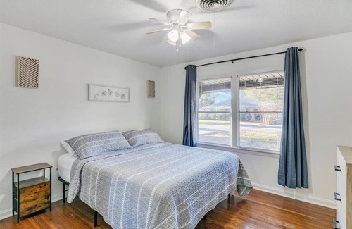 Port Neches Casa | Charming 4 Bedroom Home in Port Neches