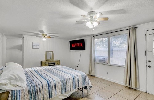 Port Neches Casa | Charming 4 Bedroom Home in Port Neches