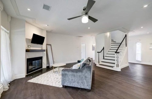 Atascocita Casa | Reduced! Lakeside Lake Houston. By IHA Airport. Colonial Modern