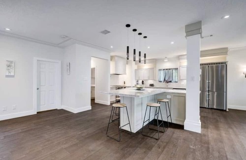 Atascocita Casa | Reduced! Lakeside Lake Houston. By IHA Airport. Colonial Modern