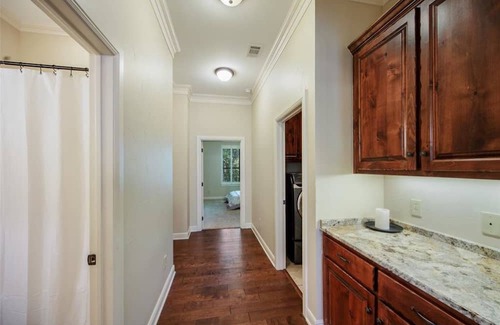 Grapevine Casa | Historic Grapevine 3-bedroom house 4 minutes walk from Historic main street.