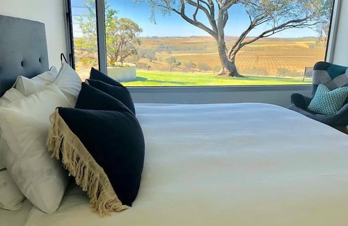 Lyndoch Casa | Barossa Glasshouse - an idyllic escape with stunning views of the Barossa Ranges