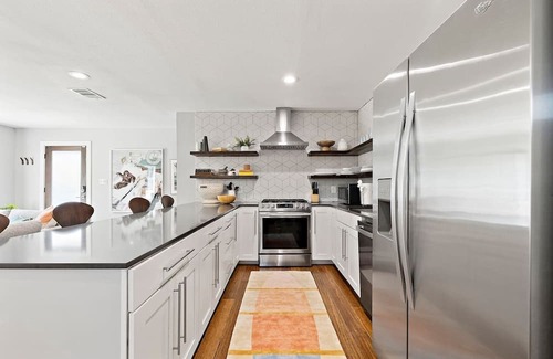 Dawson Casa | SoCo Groovy - Pool sleeps up to 14