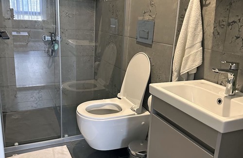Gazipasa Apartamento | Hillside Luxury: Modern 1-BR, 10-Min Walk to Gazipasa Center & Beach