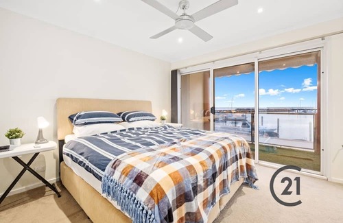 Adelaide Casa | Waterfront home in North Haven!