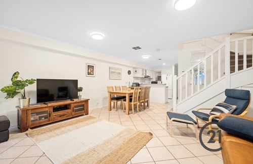 Adelaide Casa | Waterfront home in North Haven!