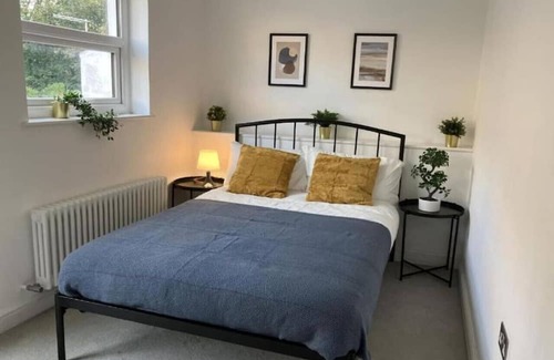 Epsom Apartamento | Amazing 1bed Epsom High Street - 2 East St