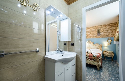 Est Apartamento | Stanza La Veneziana - Villa Angelina - Pet Friendly