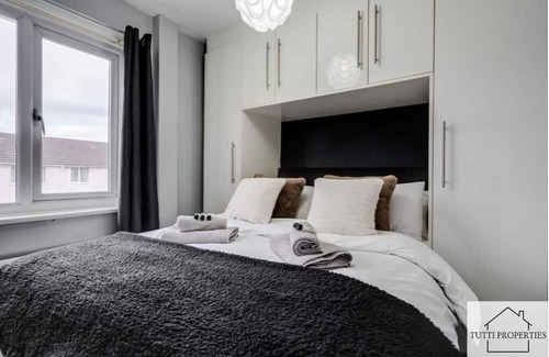Kirkby Casa | Beautiful Home from Home In Liverpool, Perfect for Families and Contractors.