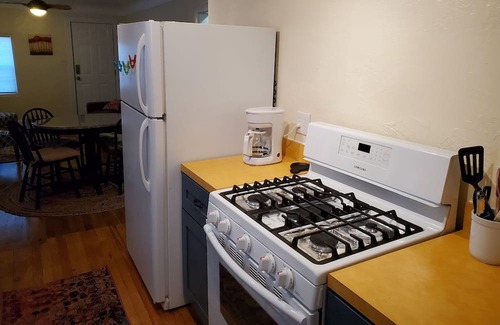 Tyrone Casa | Cozy cottage in Silver City historic district. 5 minute walk to downtown & WNMU!