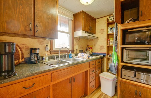 Logansport Cabina | Riverfront ‘Shiitake Cabin’ w/ Private Hot Tub!