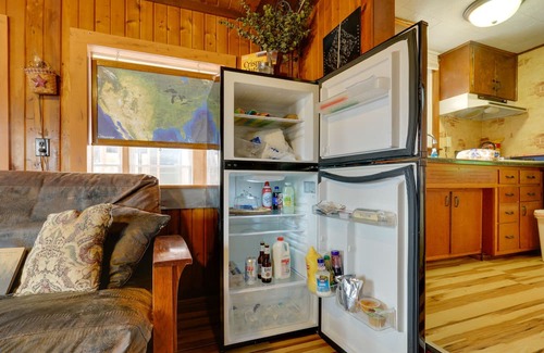 Logansport Cabina | Riverfront ‘Shiitake Cabin’ w/ Private Hot Tub!