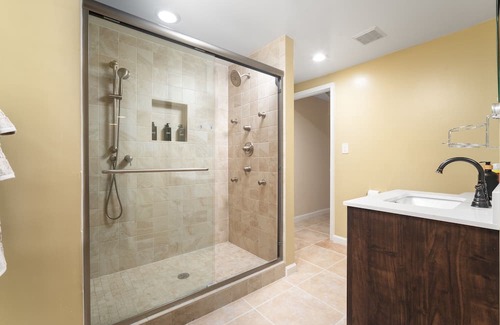 Newington Apartamento | Comfy&Spacious 1BD Springfield VA Basement Suite with Kitchenette