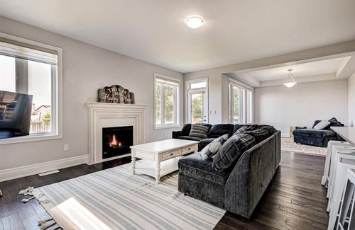 Downsview Casa | Downsview Park Private Bedroom B